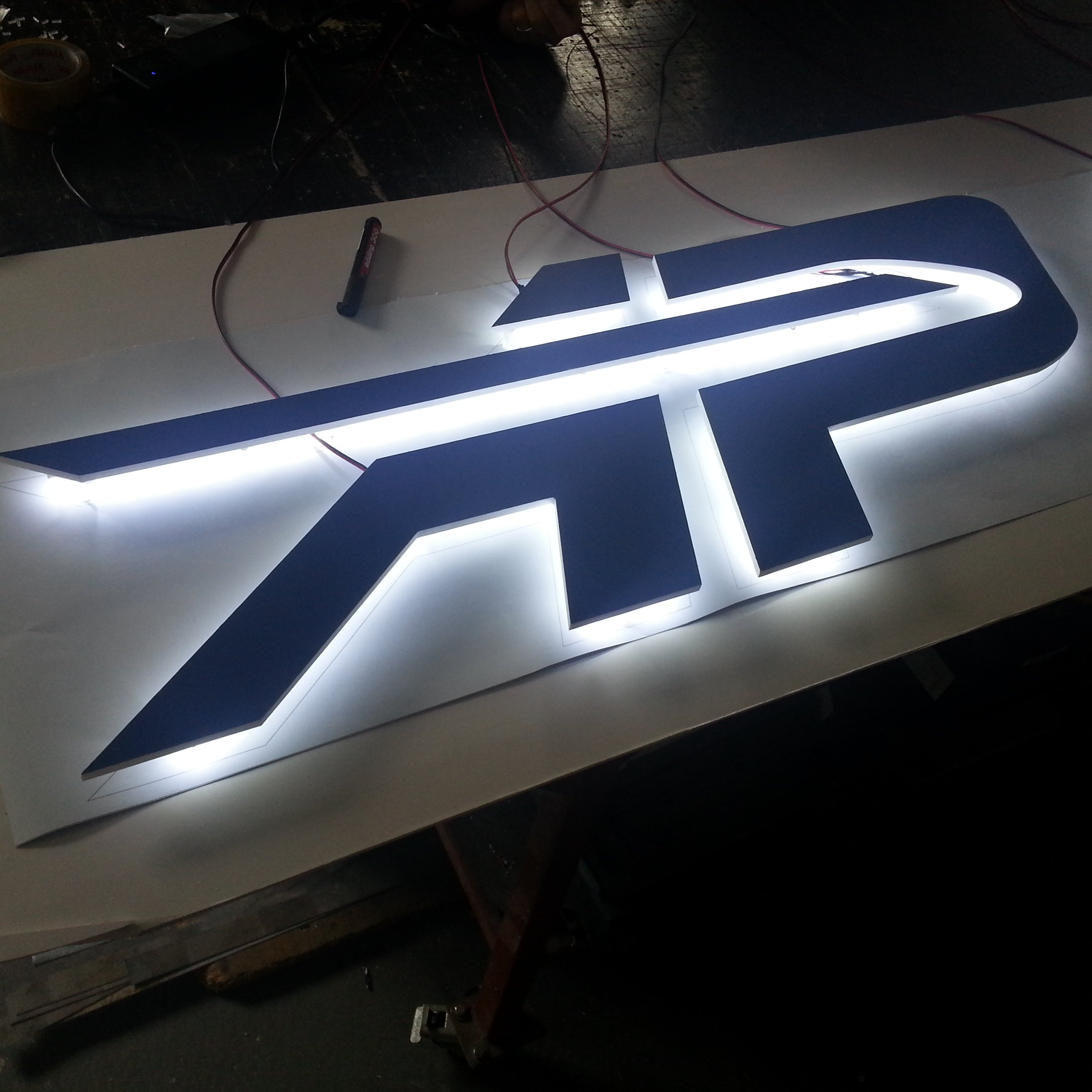 Lichtreclame led letters, achterzijde verlicht